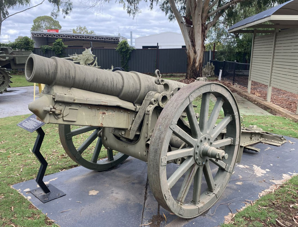 German Heavy Field Howitzer – Short Barrel